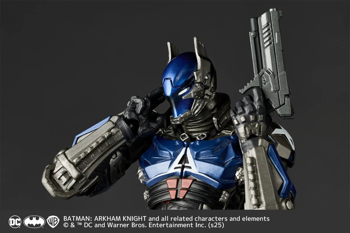 Kaiyodo Revoltech  Arkham Knight Ver.1.5 [4537807220622]