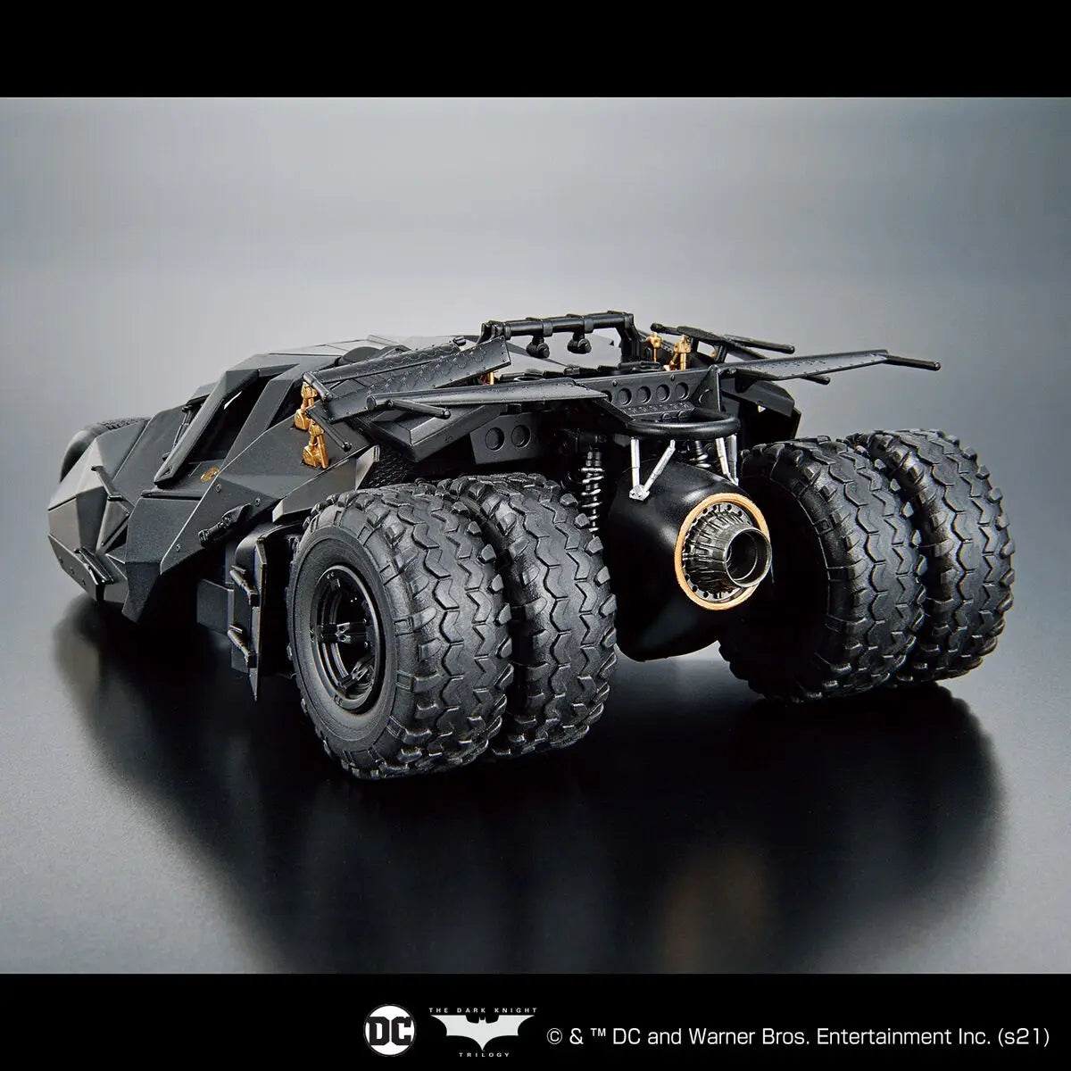 Bandai Batman 1/35 BatMobile (Batman Begins Ver.) [4573102621849]