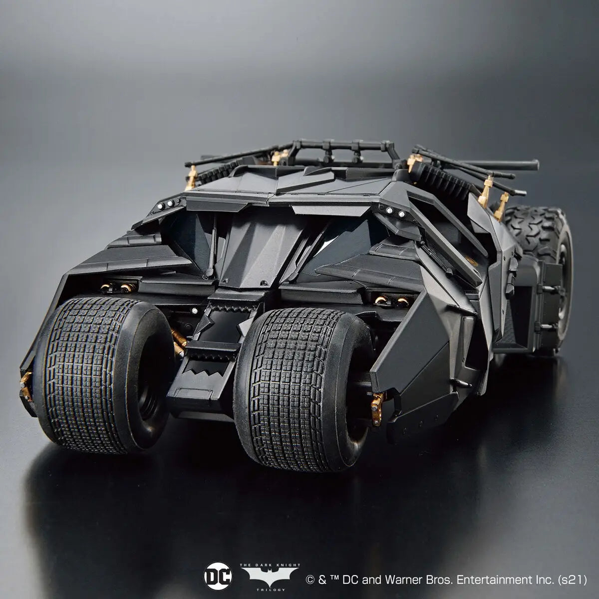 Bandai Batman 1/35 BatMobile (Batman Begins Ver.) [4573102621849]