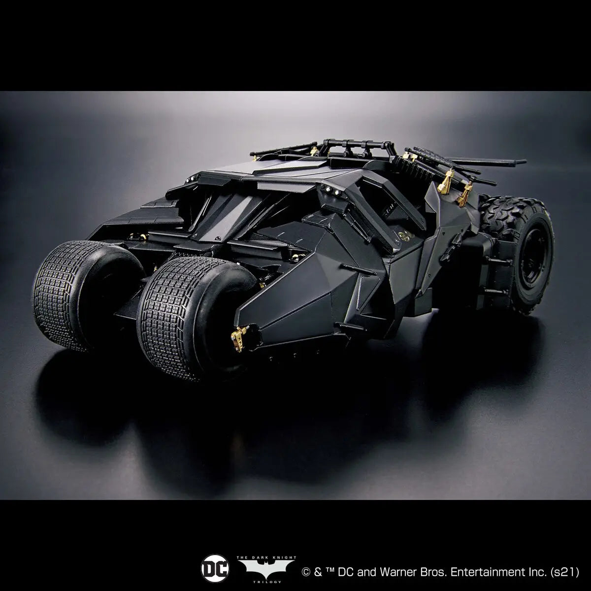 Bandai Batman 1/35 BatMobile (Batman Begins Ver.) [4573102621849]