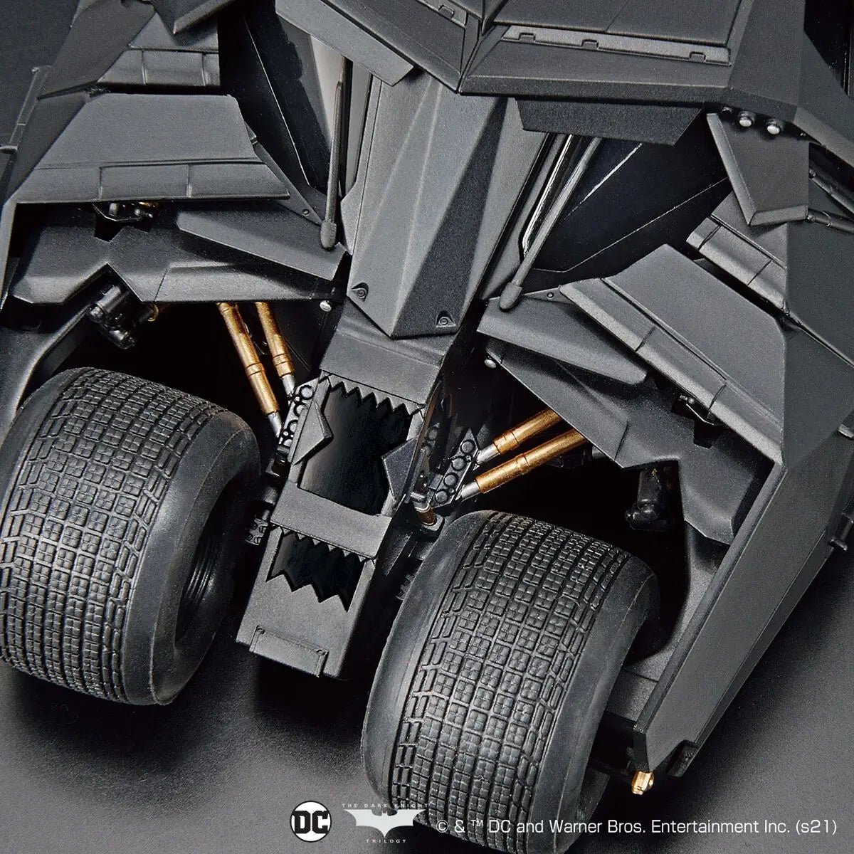 Bandai Batman 1/35 BatMobile (Batman Begins Ver.) [4573102621849]