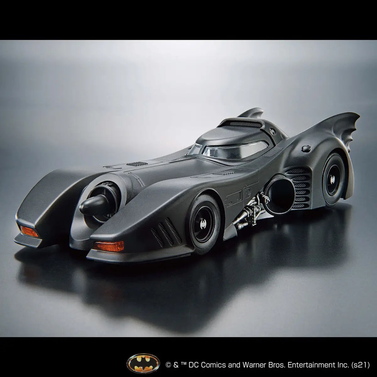 Bandai  1/35 BatMobile (Batman Ver.) [4573102621856]