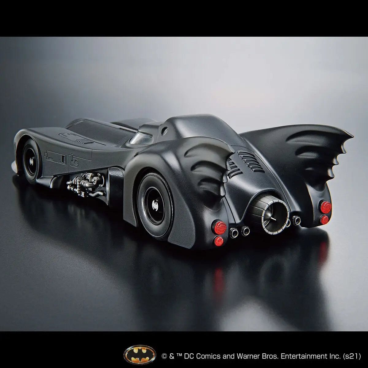 Bandai  1/35 BatMobile (Batman Ver.) [4573102621856]
