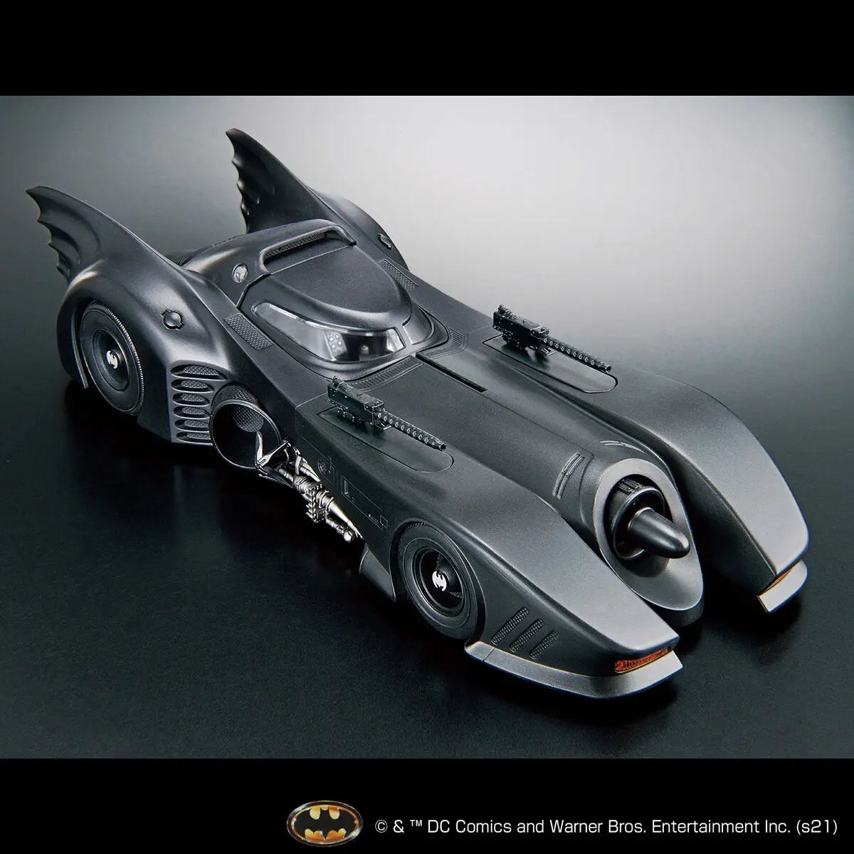Bandai  1/35 BatMobile (Batman Ver.) [4573102621856]