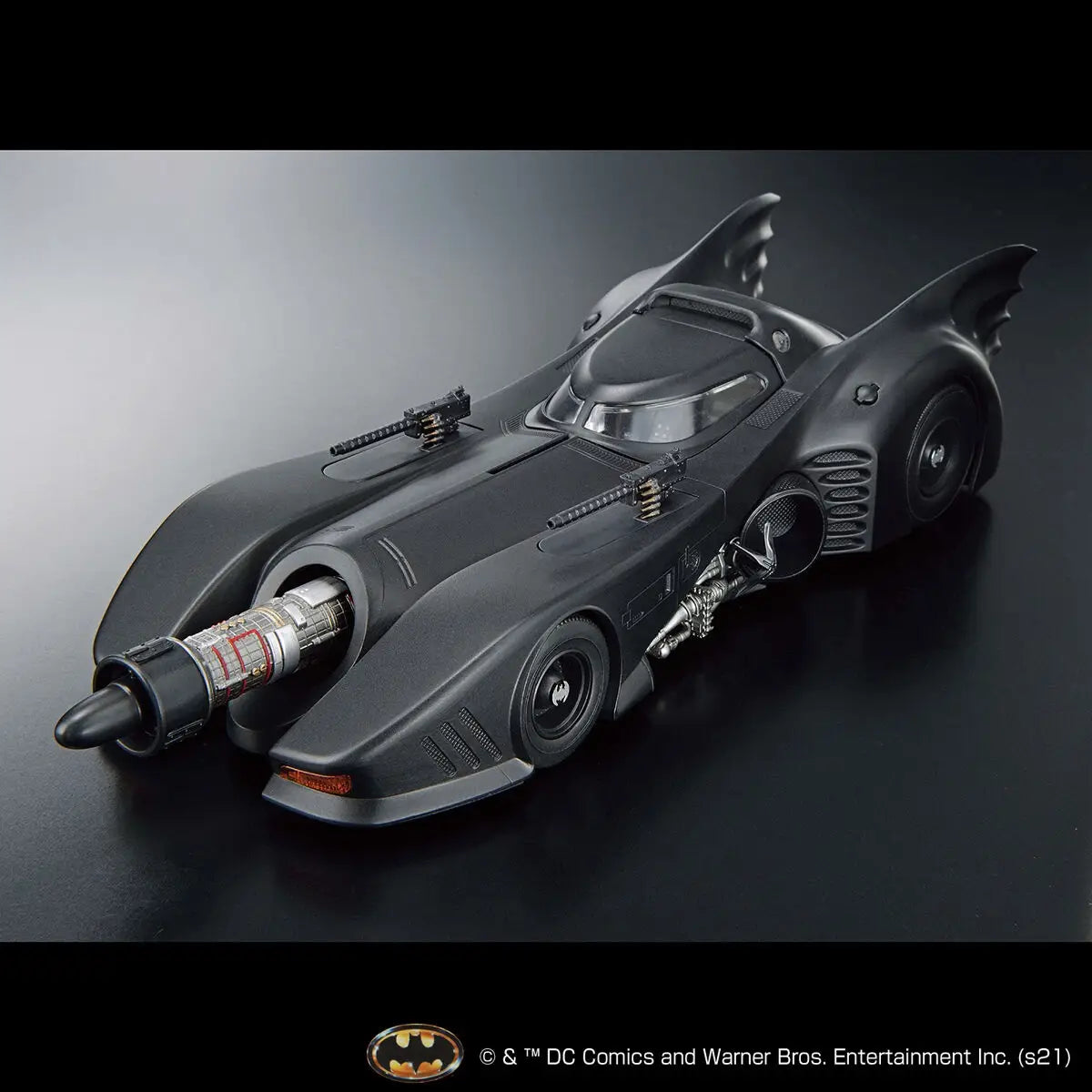 Bandai  1/35 BatMobile (Batman Ver.) [4573102621856]