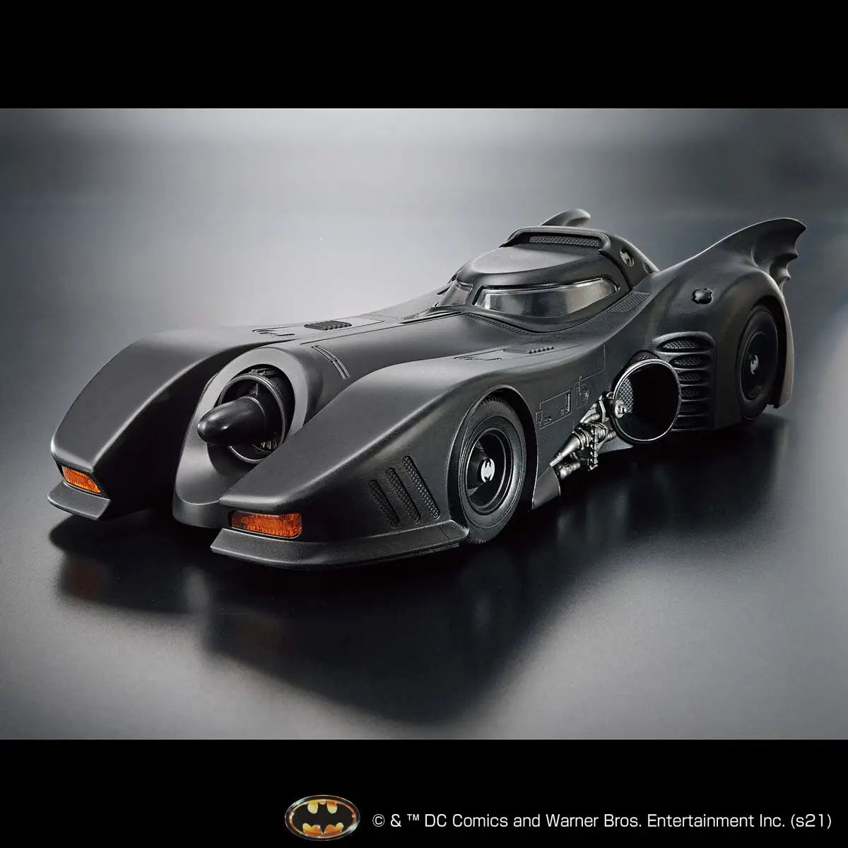 Bandai  1/35 BatMobile (Batman Ver.) [4573102621856]