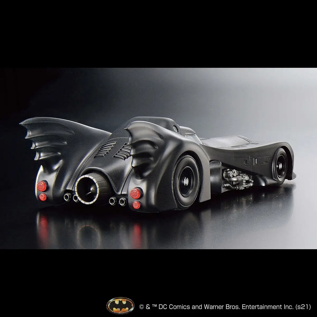 Bandai  1/35 BatMobile (Batman Ver.) [4573102621856]