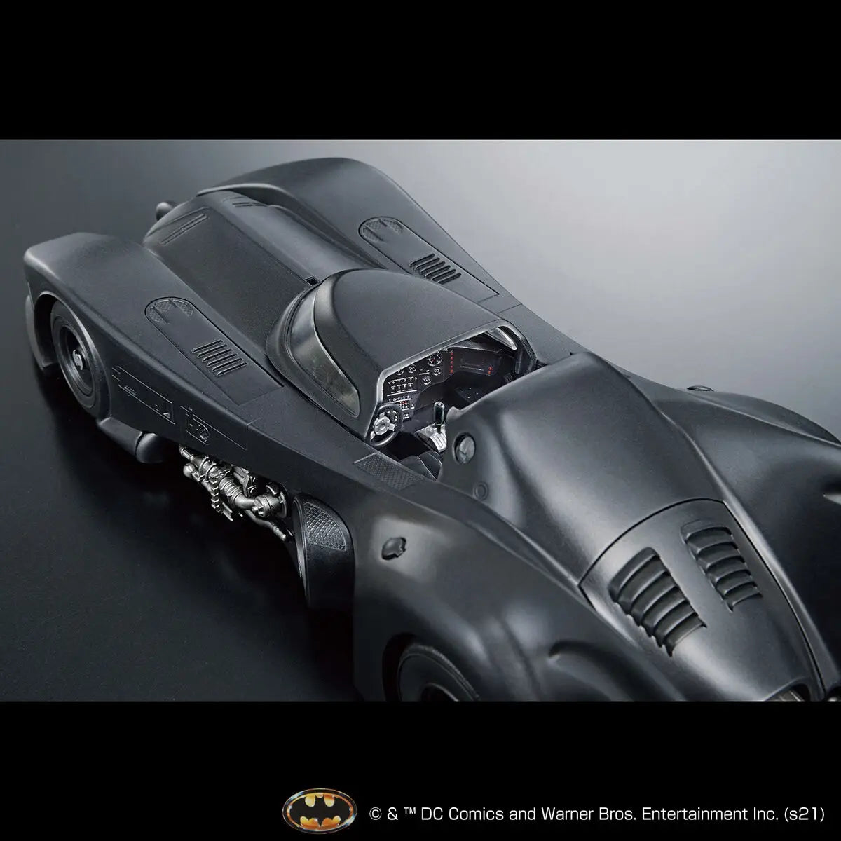 Bandai  1/35 BatMobile (Batman Ver.) [4573102621856]