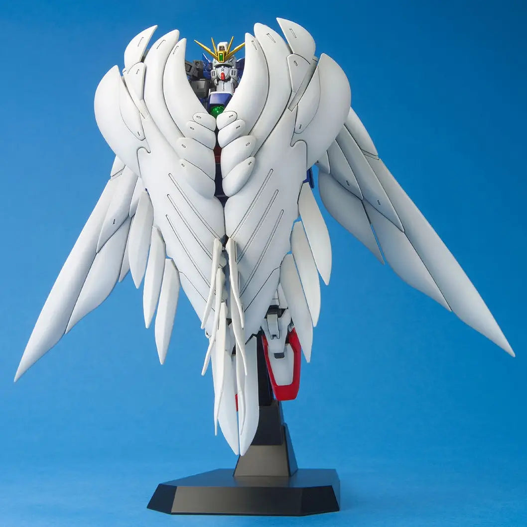 Bandai MG 1/100 Wing Gundam Zero [4573102635419]
