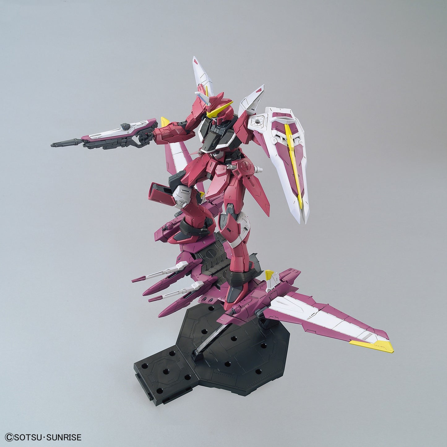 Bandai MG 1/100 Justice Gundam [4573102631503]
