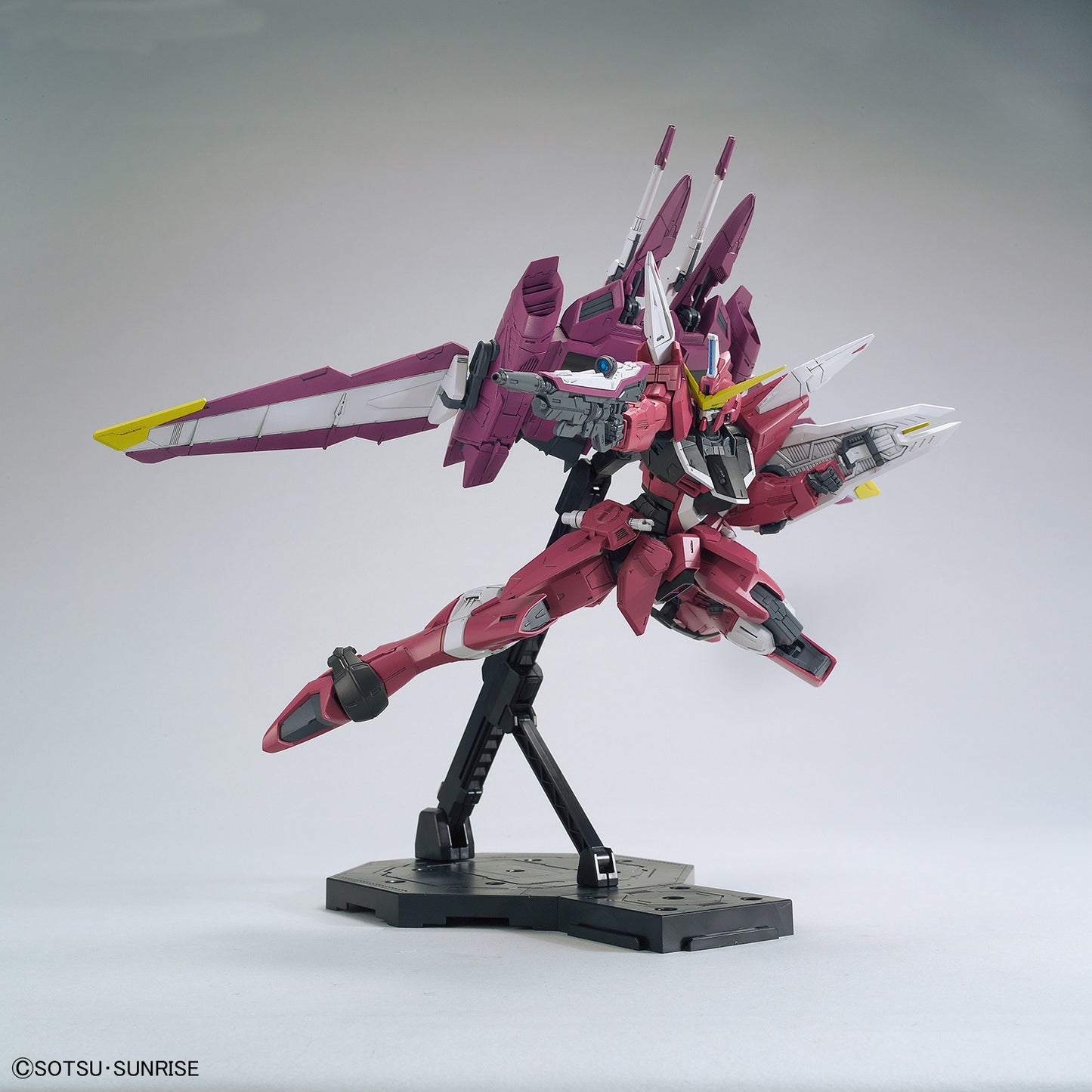Bandai MG 1/100 Justice Gundam [4573102631503]
