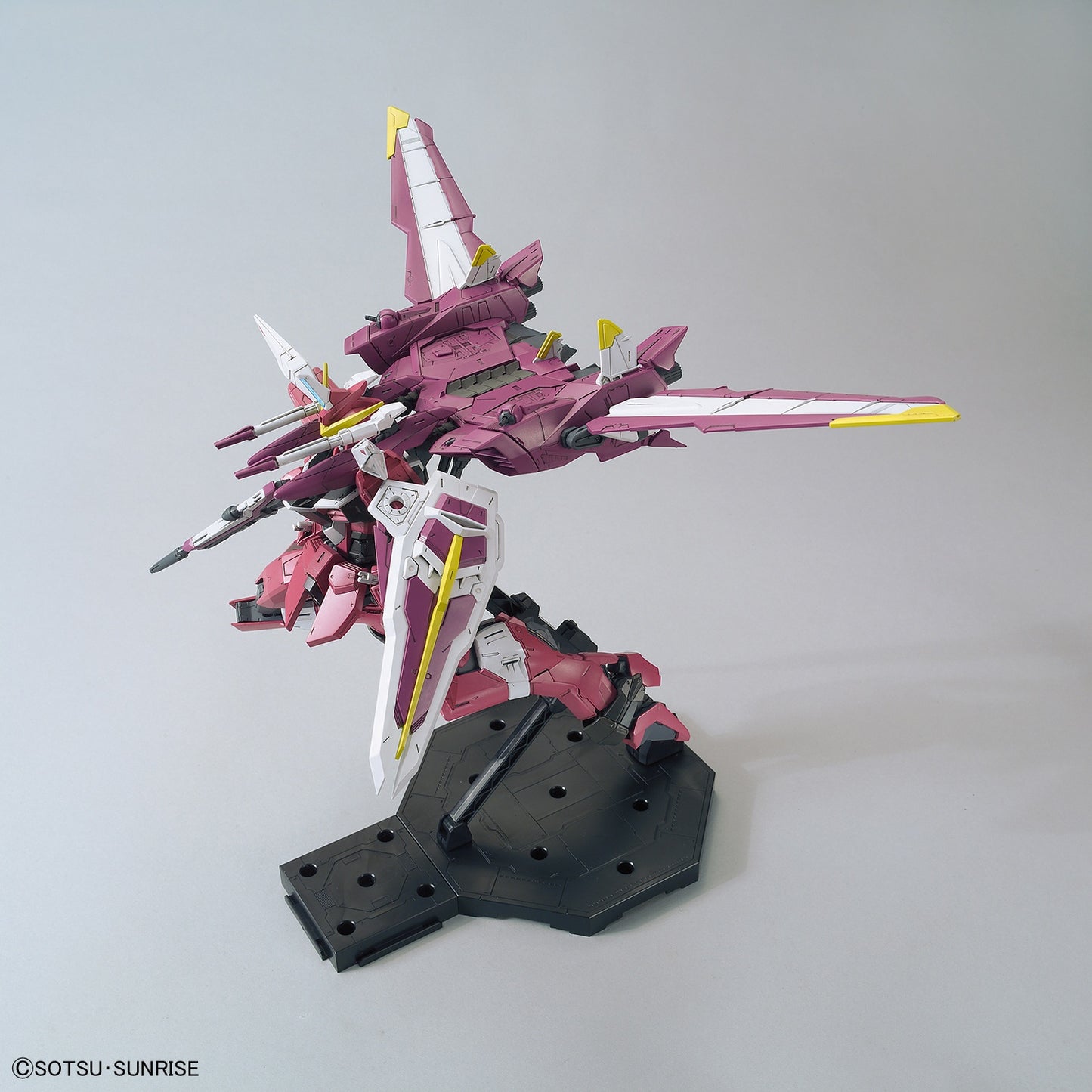Bandai MG 1/100 Justice Gundam [4573102631503]